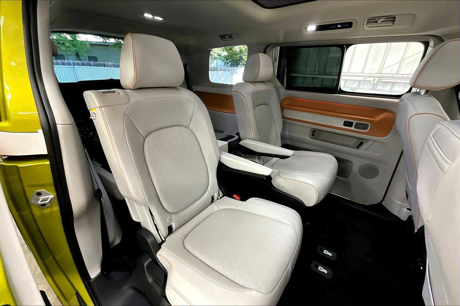 New 2025 Volkswagen ID. Buzz 1st Edition image 25