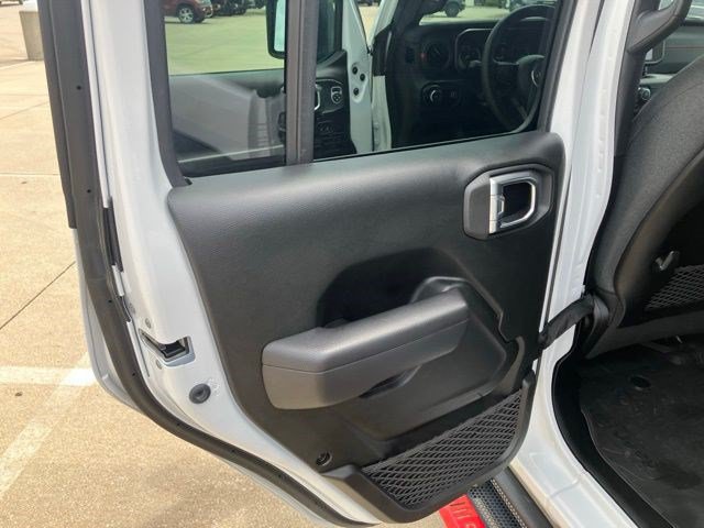 Used 2024 Jeep Wrangler Unlimited Rubicon w/ Convenience Group AWD/4WD image 25
