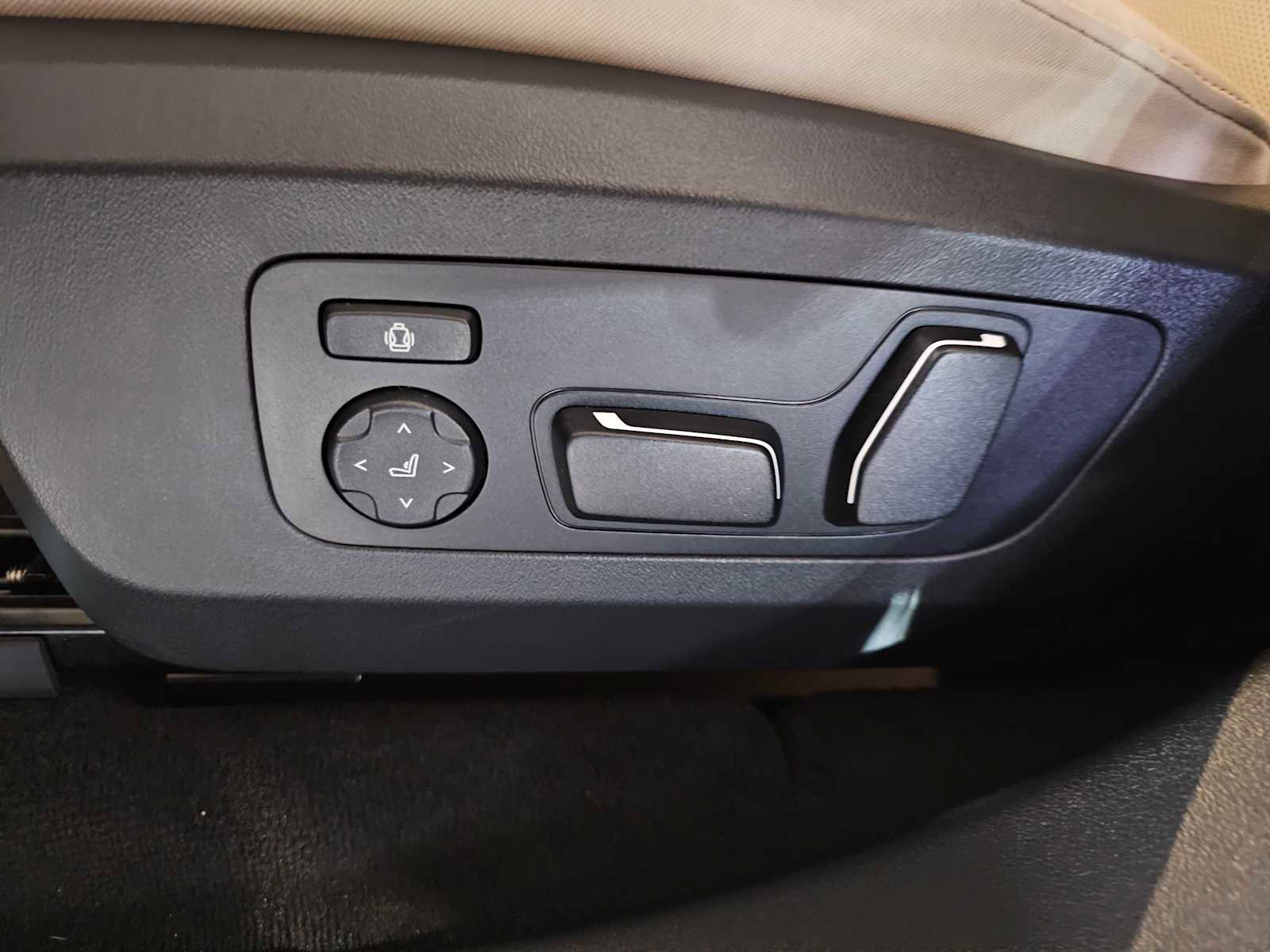 Used 2025 BMW X3 M50 w/ Premium Package image 28