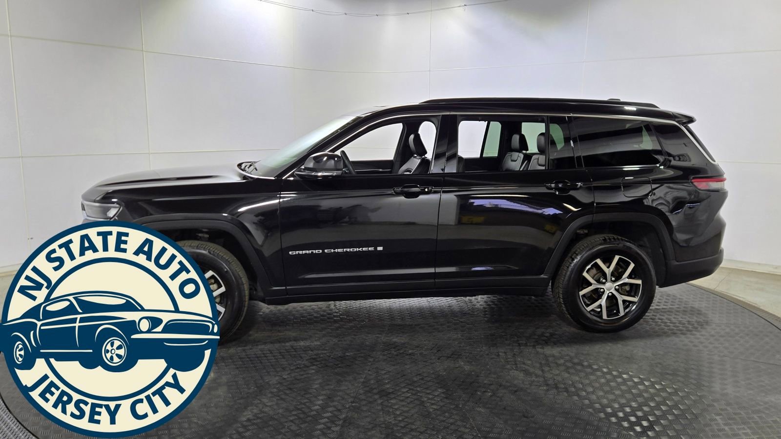 Used 2024 Jeep Grand Cherokee L Limited w/ Luxury Tech Group II image 4