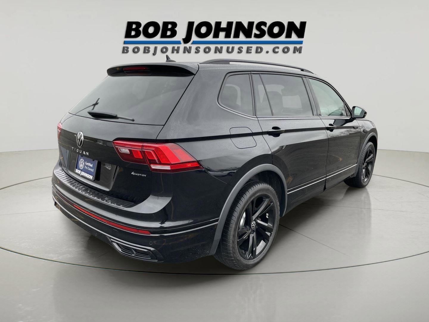 Used 2023 Volkswagen Tiguan SE R-Line image 3