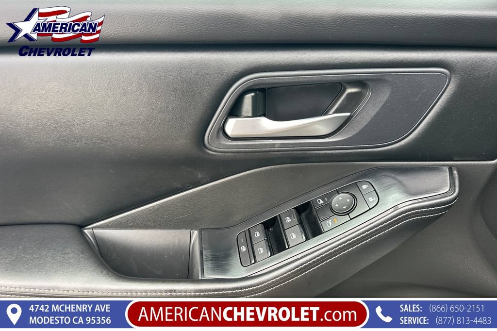 Used 2024 Nissan Rogue SV FWD image 11