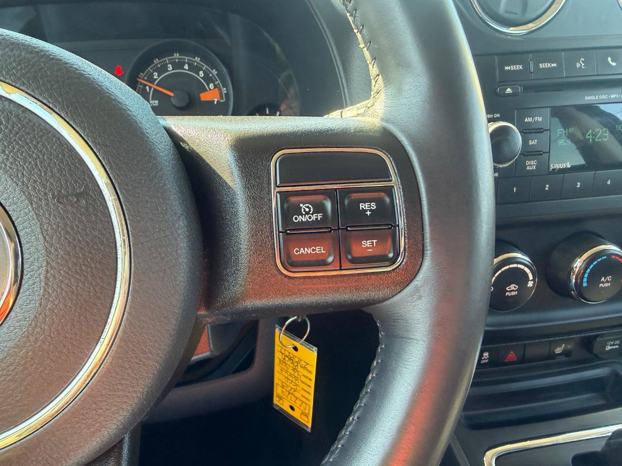 Used 2015 Jeep Patriot Latitude AWD/4WD image 37