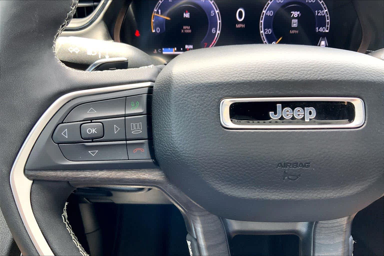 Used 2026 Jeep Grand Cherokee Limited AWD/4WD image 24