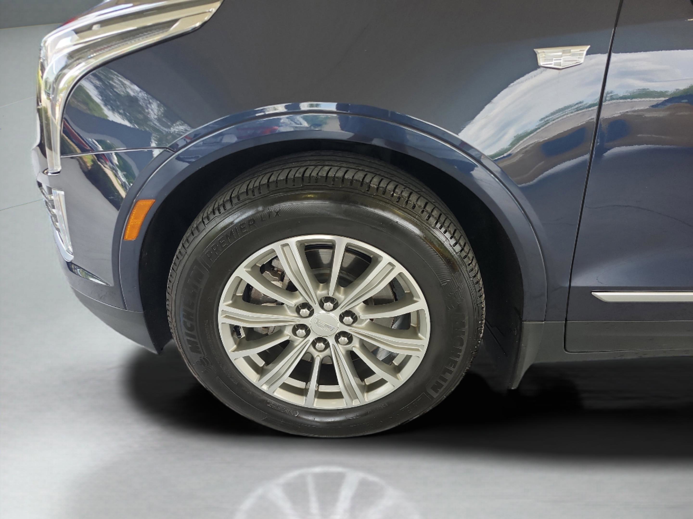 Used 2018 Cadillac XT5 Luxury w/ Driver Awareness Package AWD/4WD image 27