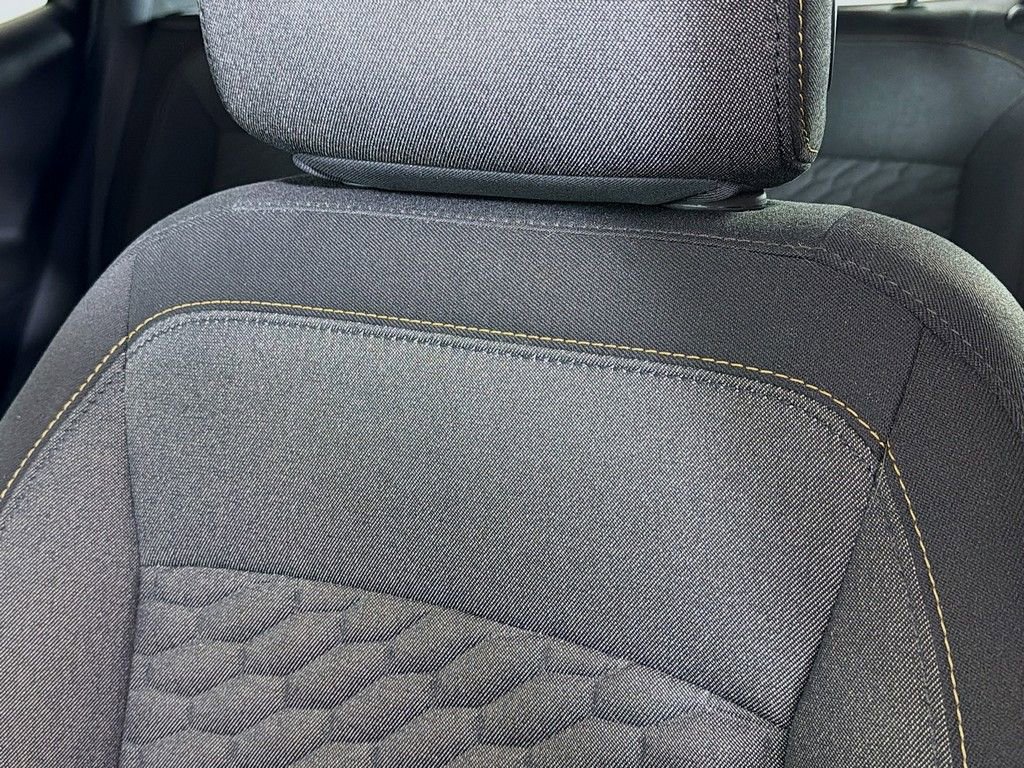 Used 2020 Chevrolet Equinox LT w/ Driver Convenience Package image 21