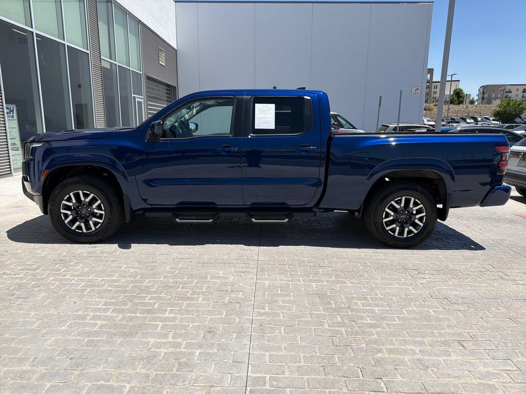 Used 2023 Nissan Frontier SV w/ Technology Package AWD/4WD image 2