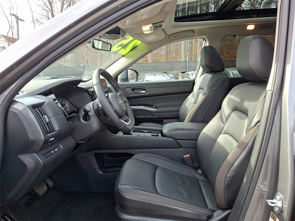 Certified 2025 Nissan Pathfinder SL w/ SL Premium Package image 15