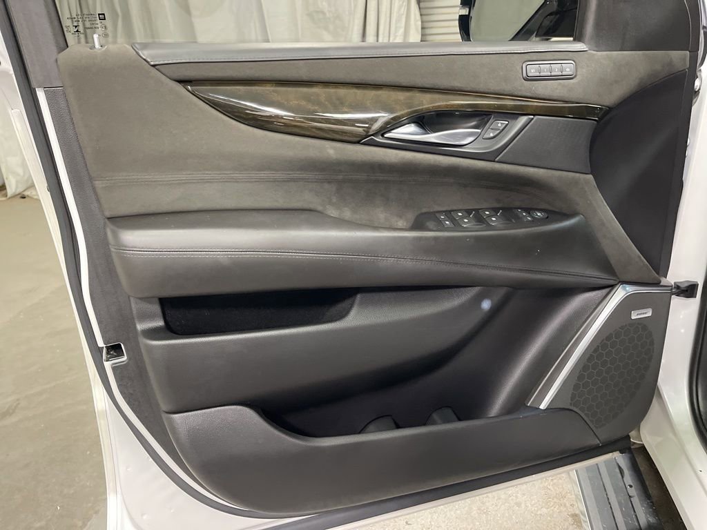Used 2019 Cadillac Escalade Platinum AWD/4WD image 28