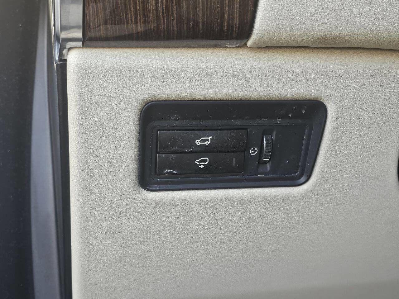 Used 2014 Land Rover Range Rover Sport HSE image 28