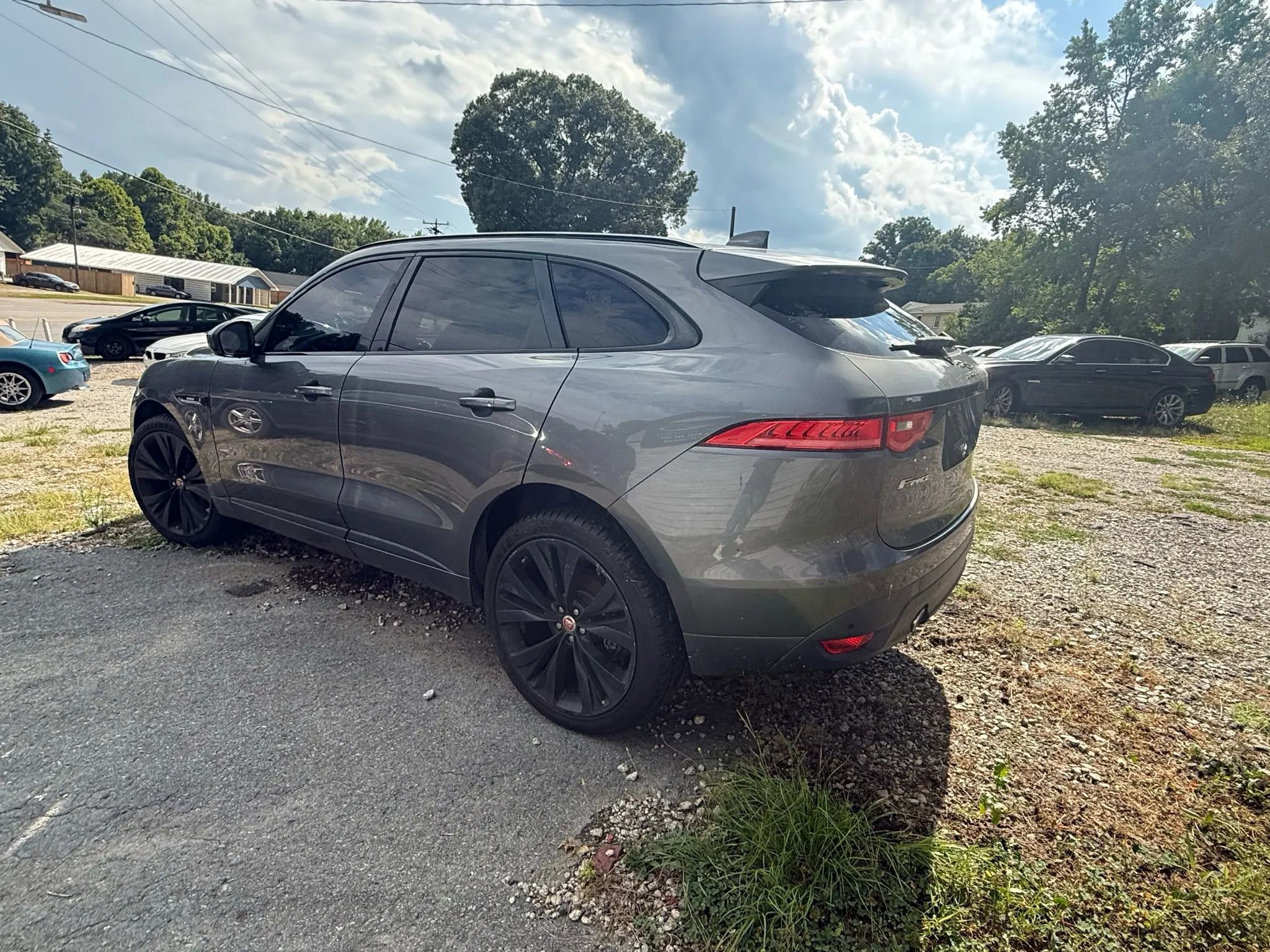 Used 2017 Jaguar F-PACE R-Sport image 3