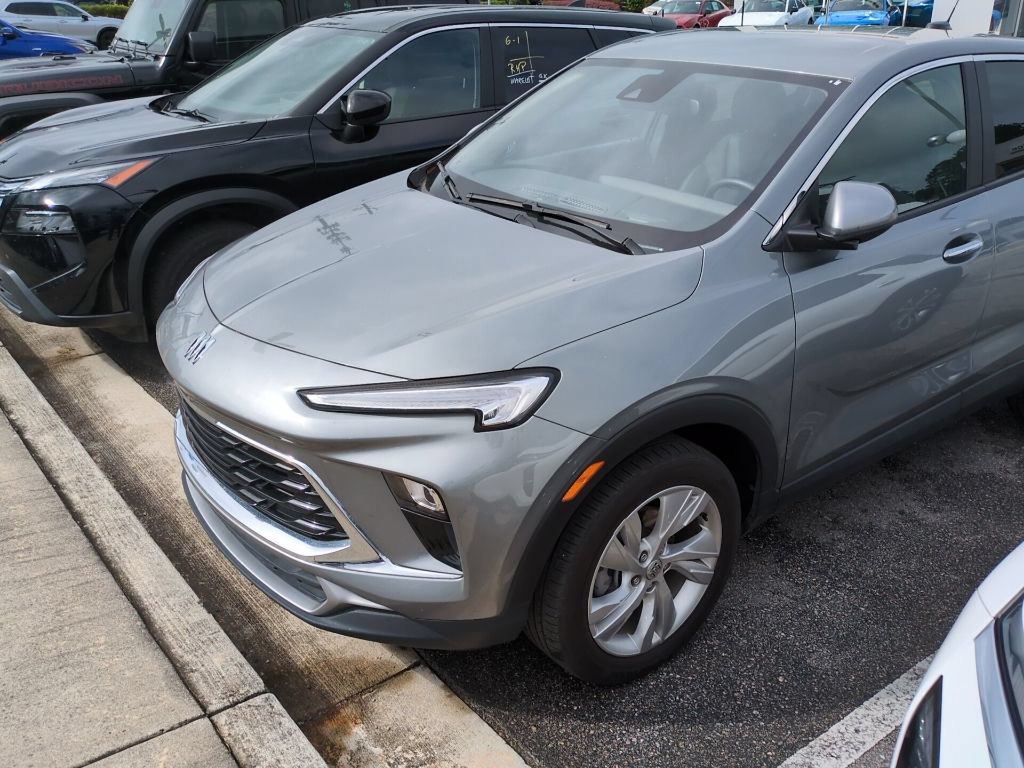 Used 2025 Buick Encore GX Preferred FWD image 1