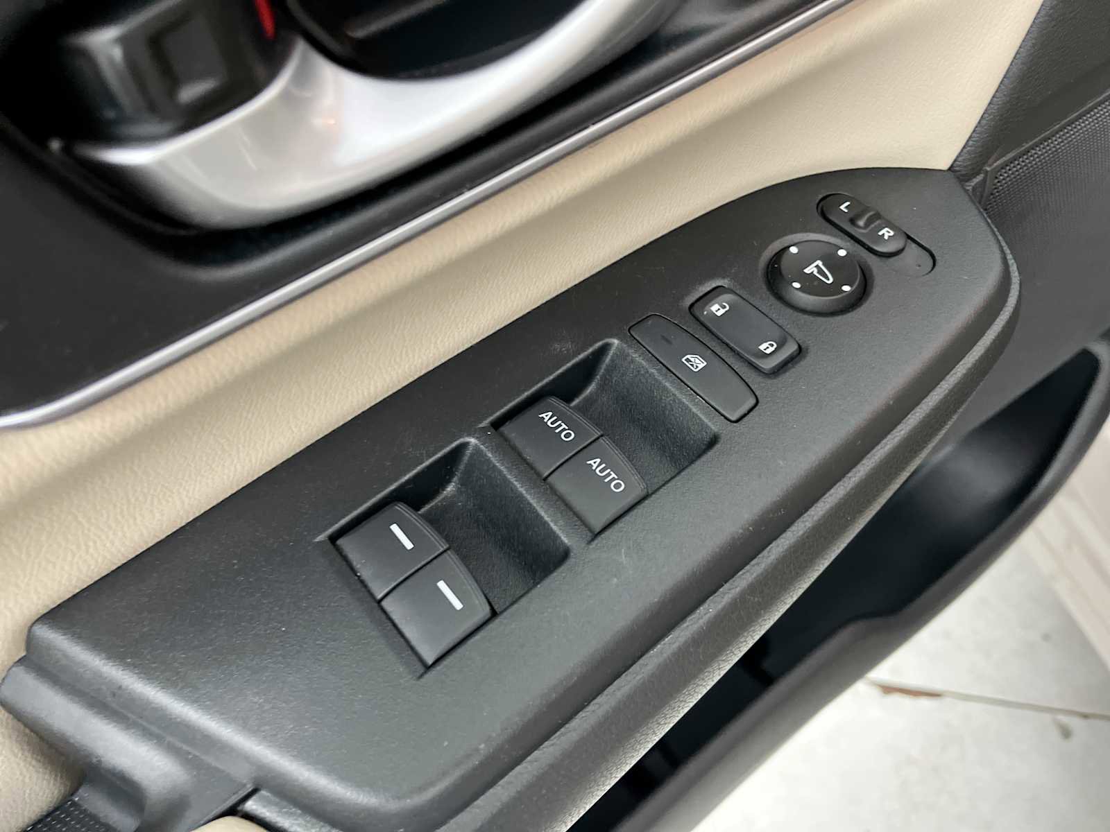 Used 2017 Honda CR-V Touring image 21