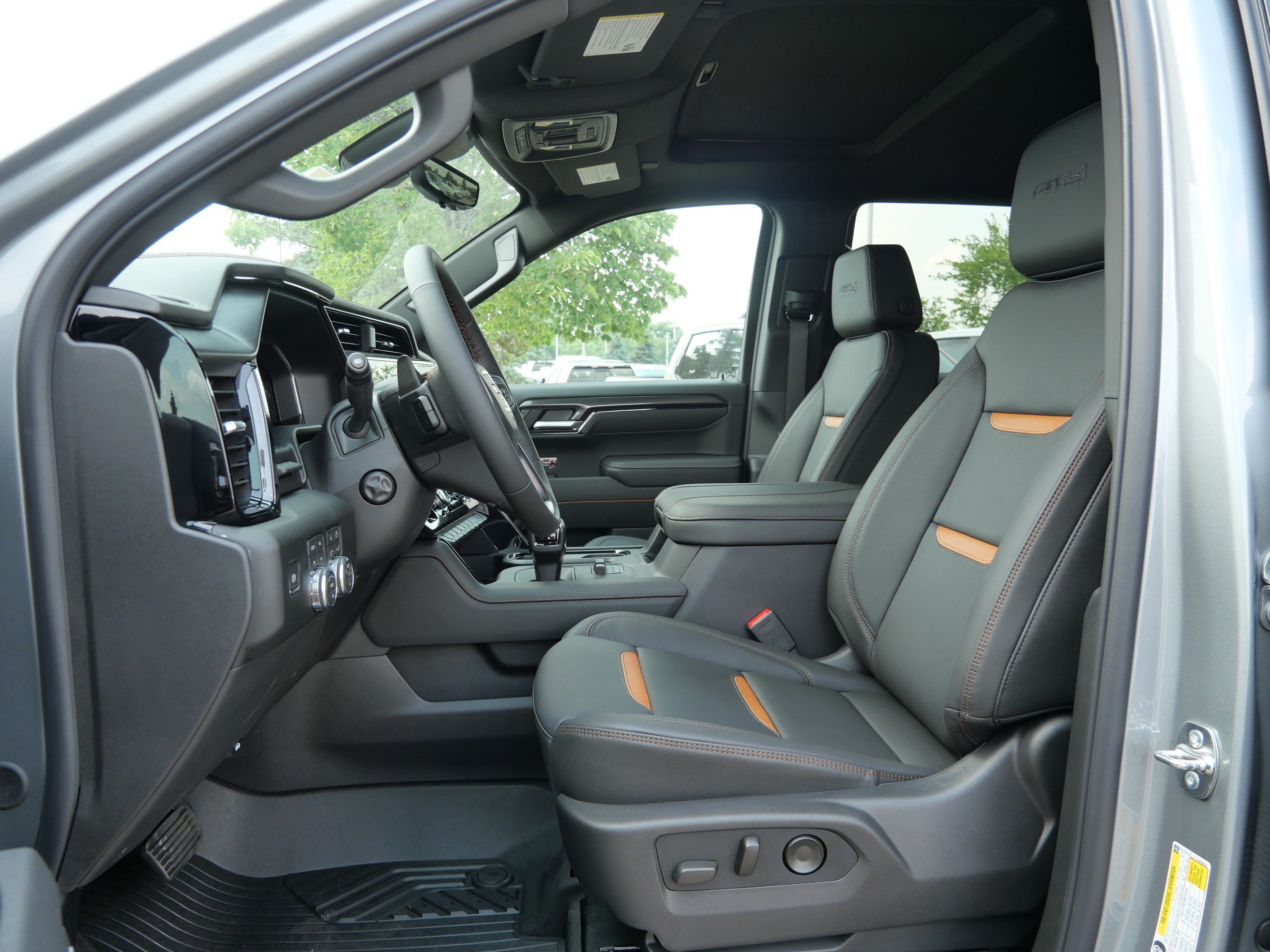 New 2026 GMC Sierra 1500 AT4 w/ Technology Package AWD/4WD image 4