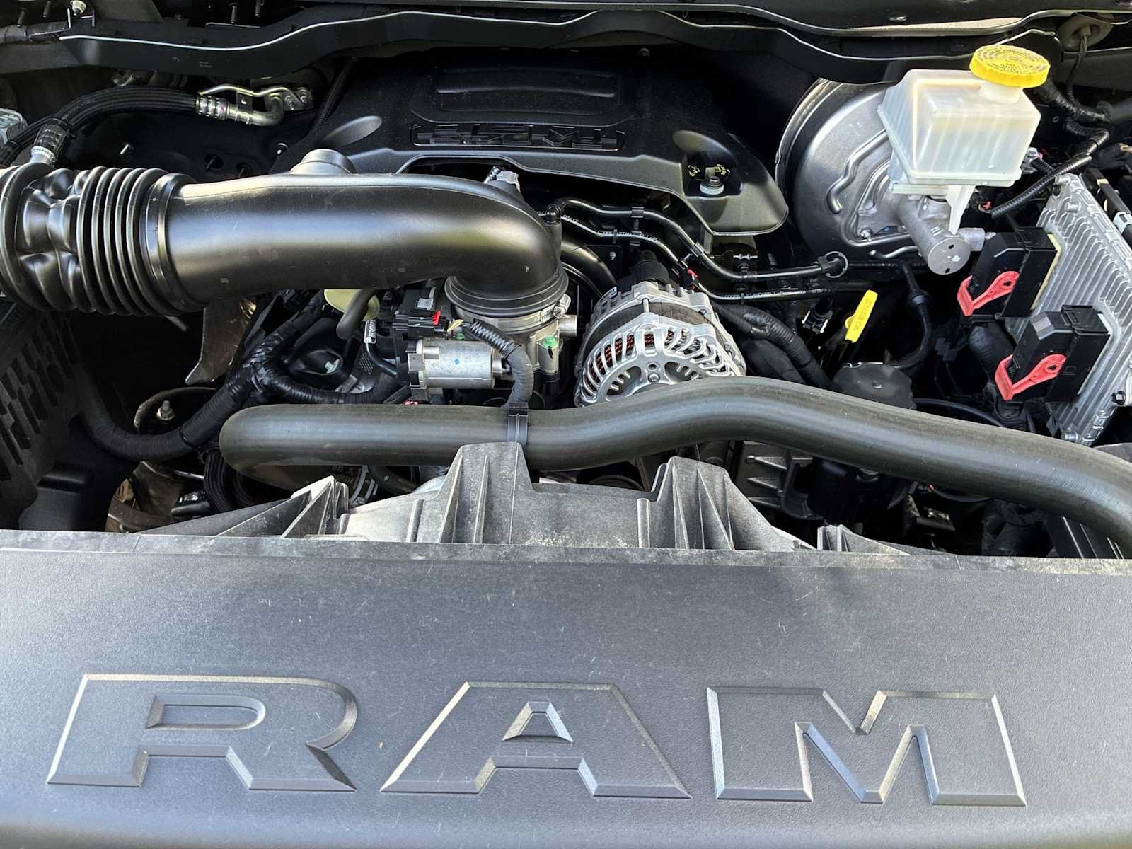 Used 2019 RAM 1500 Laramie AWD/4WD image 17
