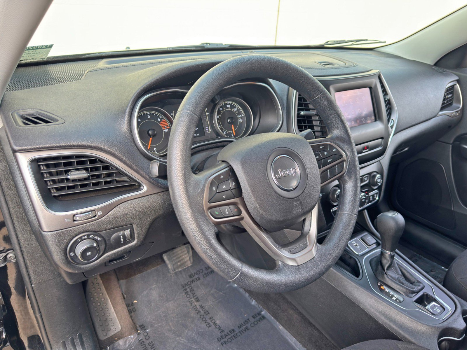 Used 2019 Jeep Cherokee Latitude w/ Popular Appearance Group FWD image 12