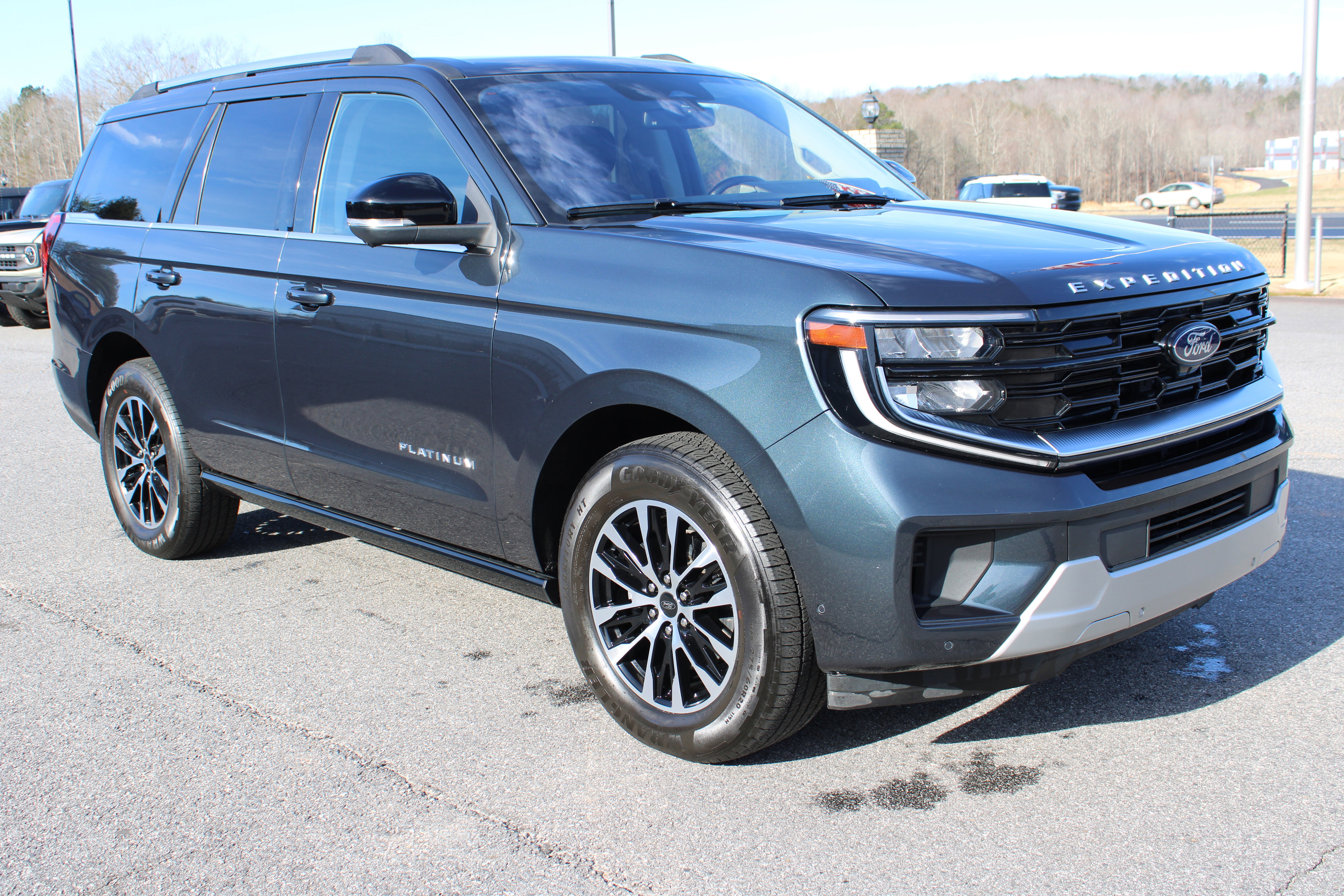 Used 2025 Ford Expedition Platinum image 4
