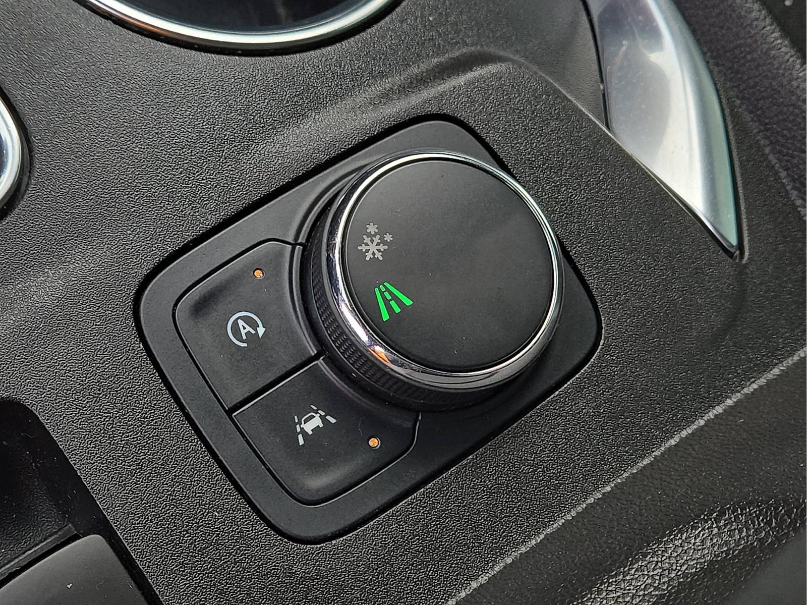 Used 2022 Chevrolet Traverse LT FWD image 17