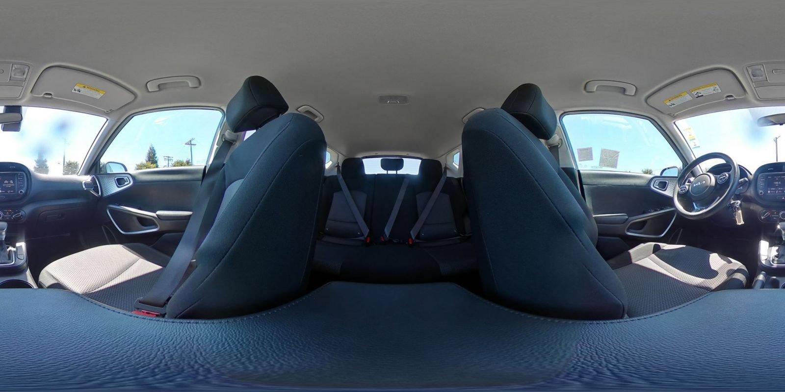 Used 2025 Kia Soul LX w/ LX Technology Package FWD image 40