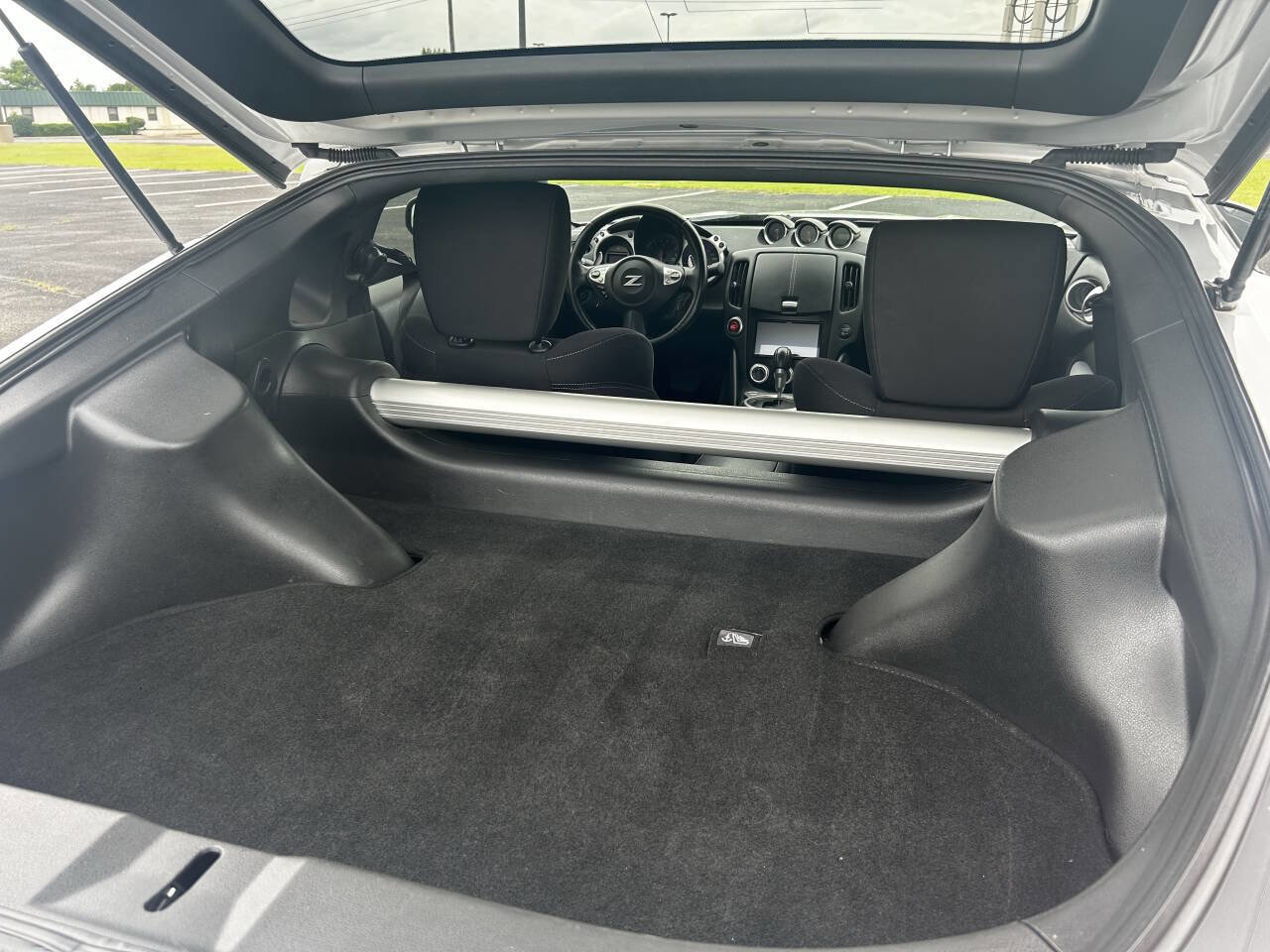 Used 2018 Nissan 370Z Coupe RWD image 6