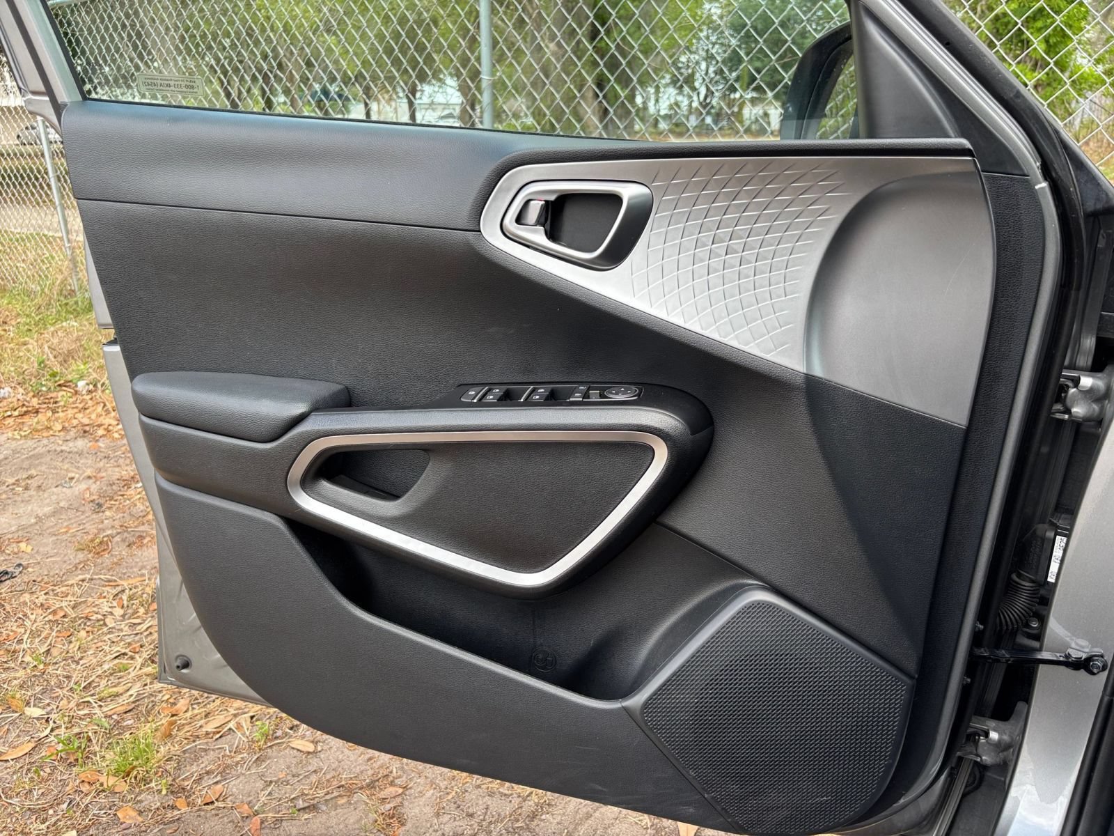 Used 2025 Kia Soul LX w/ LX Technology Package FWD image 18