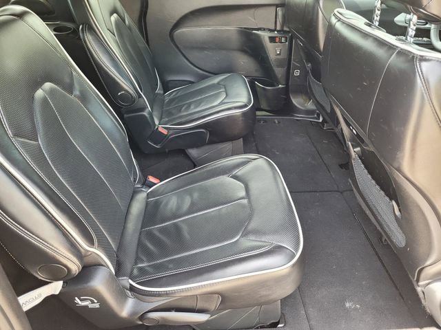 Used 2025 Chrysler Pacifica Limited image 26