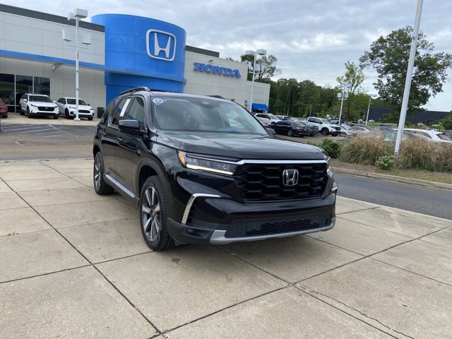 Used 2023 Honda Pilot Touring image 2