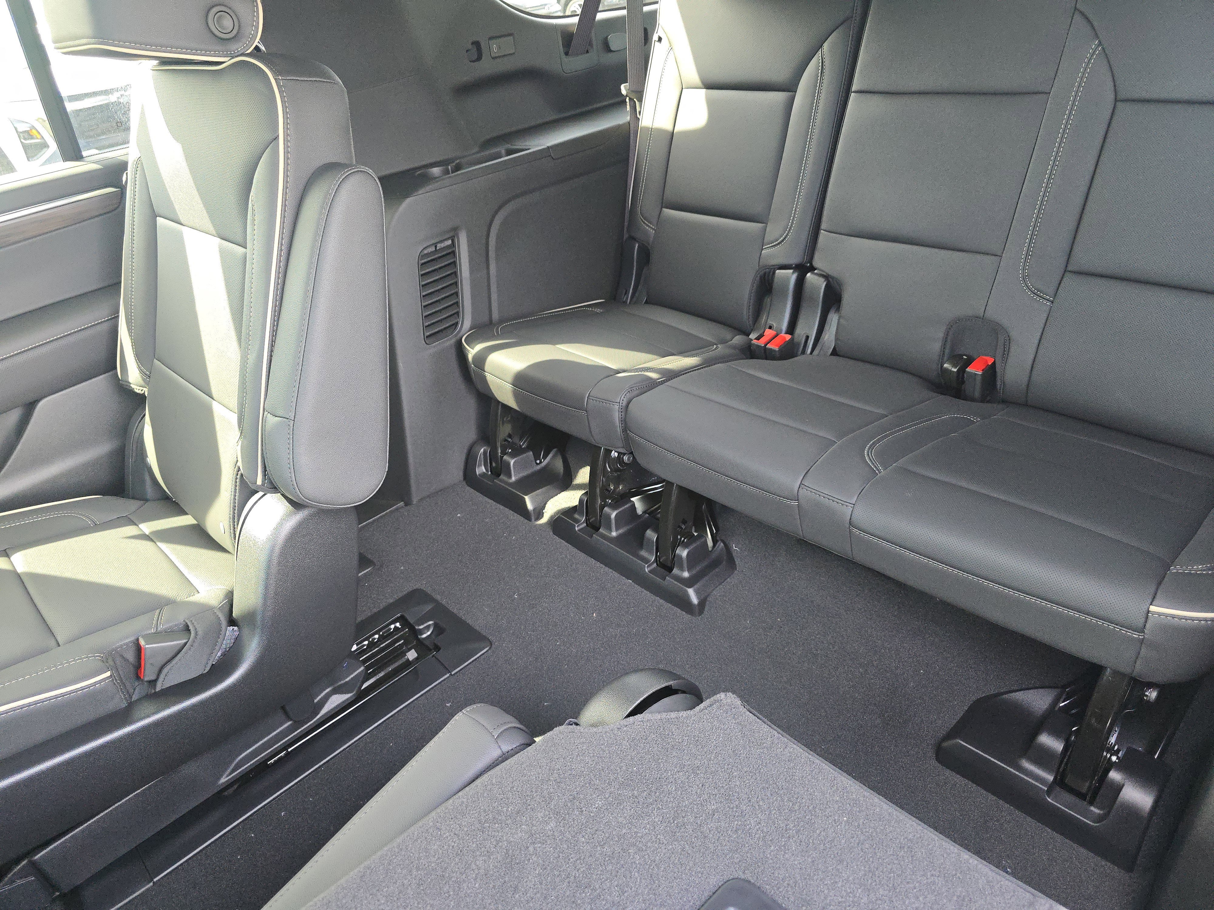 New 2026 Chevrolet Suburban Premier image 23