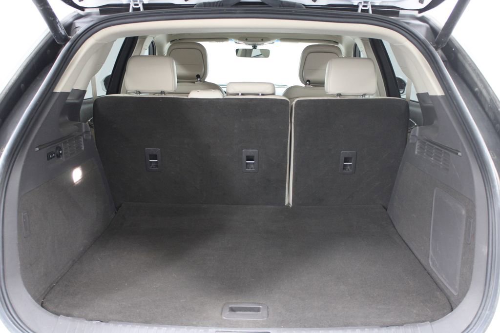 Used 2020 Lincoln Nautilus Reserve w/ Equipment Group 201A image 13