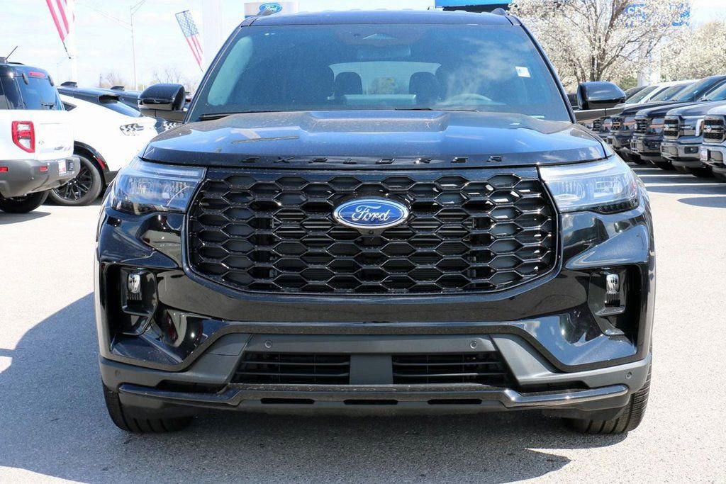 New 2026 Ford Explorer ST-Line w/ ST-Line Street Pack image 3
