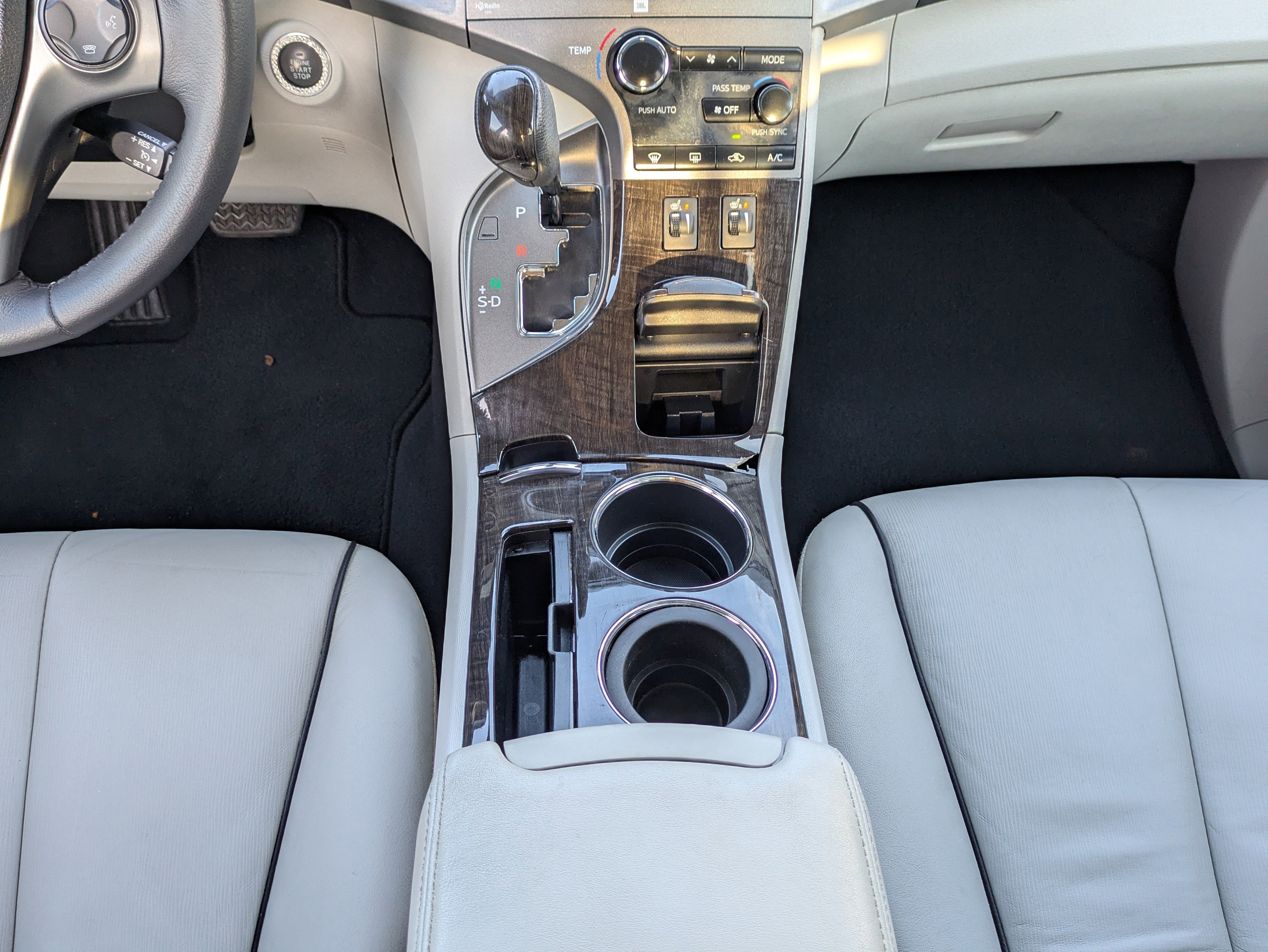 Used 2013 Toyota Venza XLE image 25