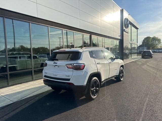 Used 2018 Jeep Compass Latitude w/ Popular Equipment Group AWD/4WD image 3