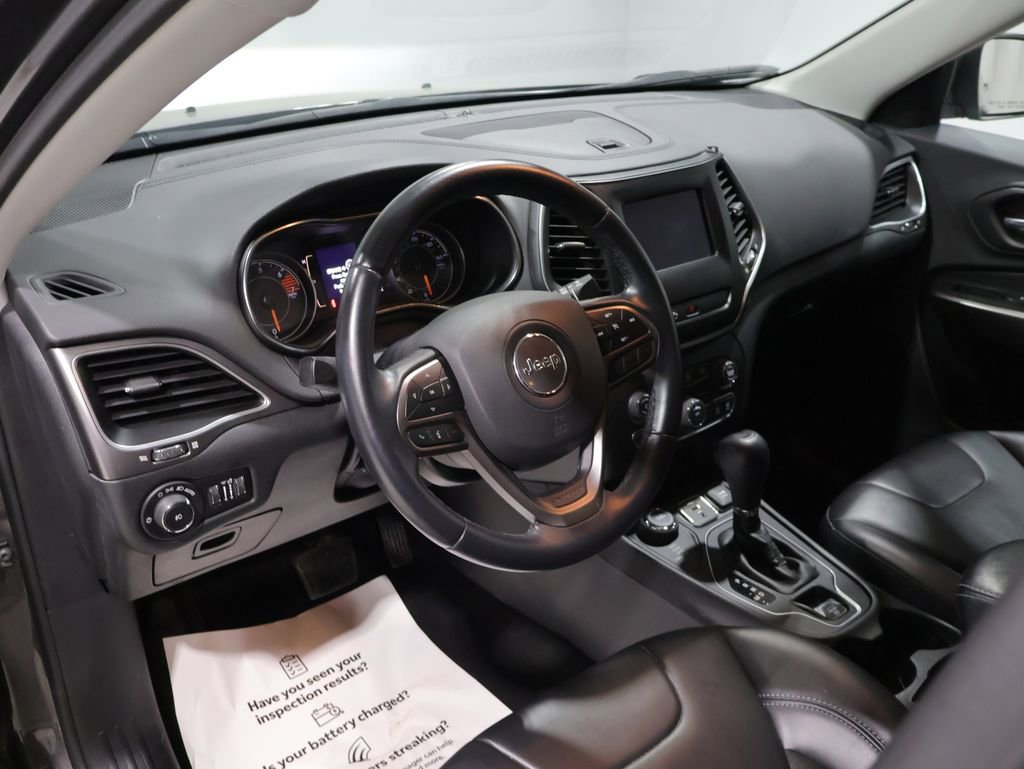 Used 2019 Jeep Cherokee Latitude Plus AWD/4WD image 15