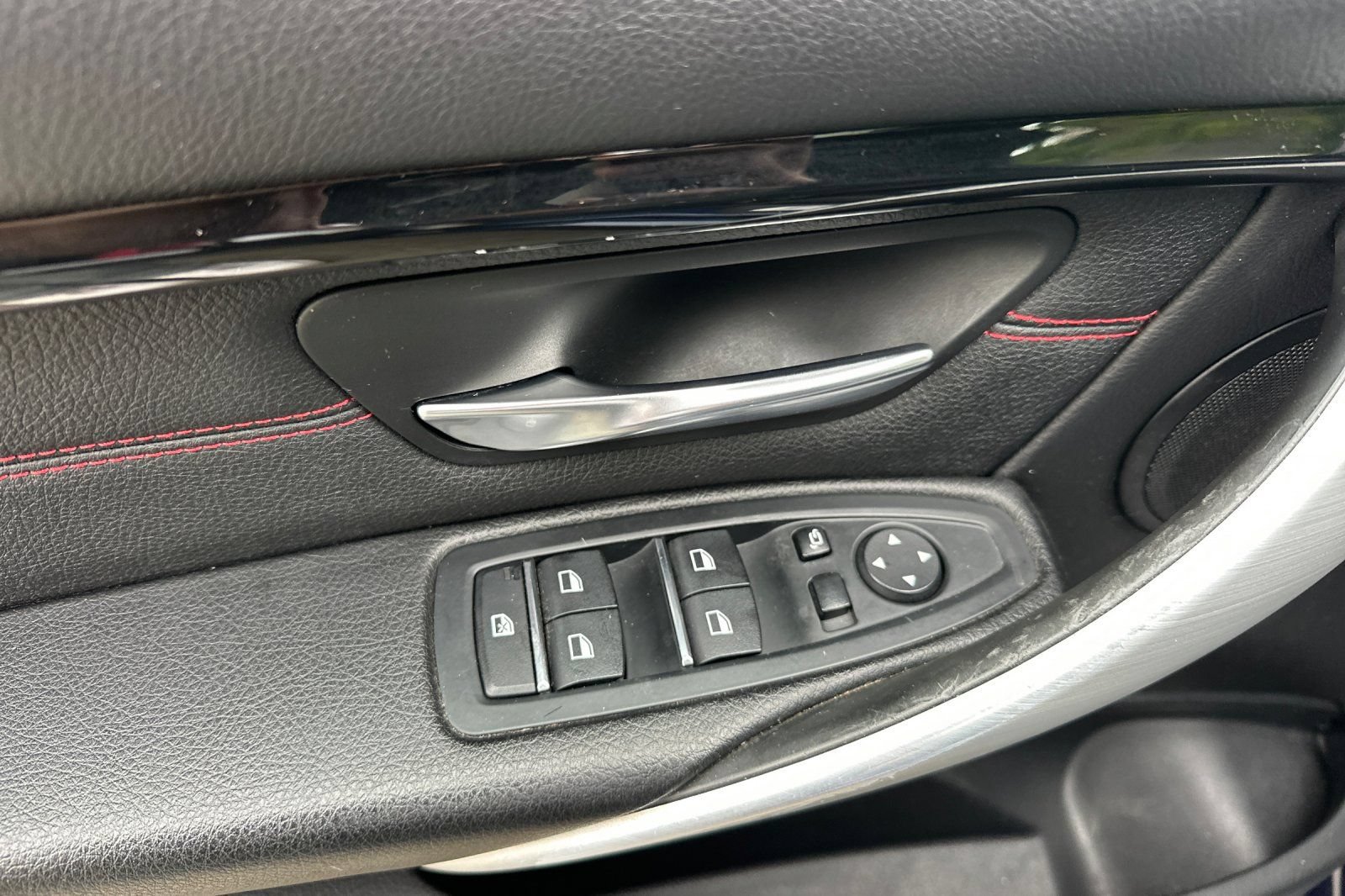Used 2018 BMW 330i Sedan w/ Convenience Package RWD image 13