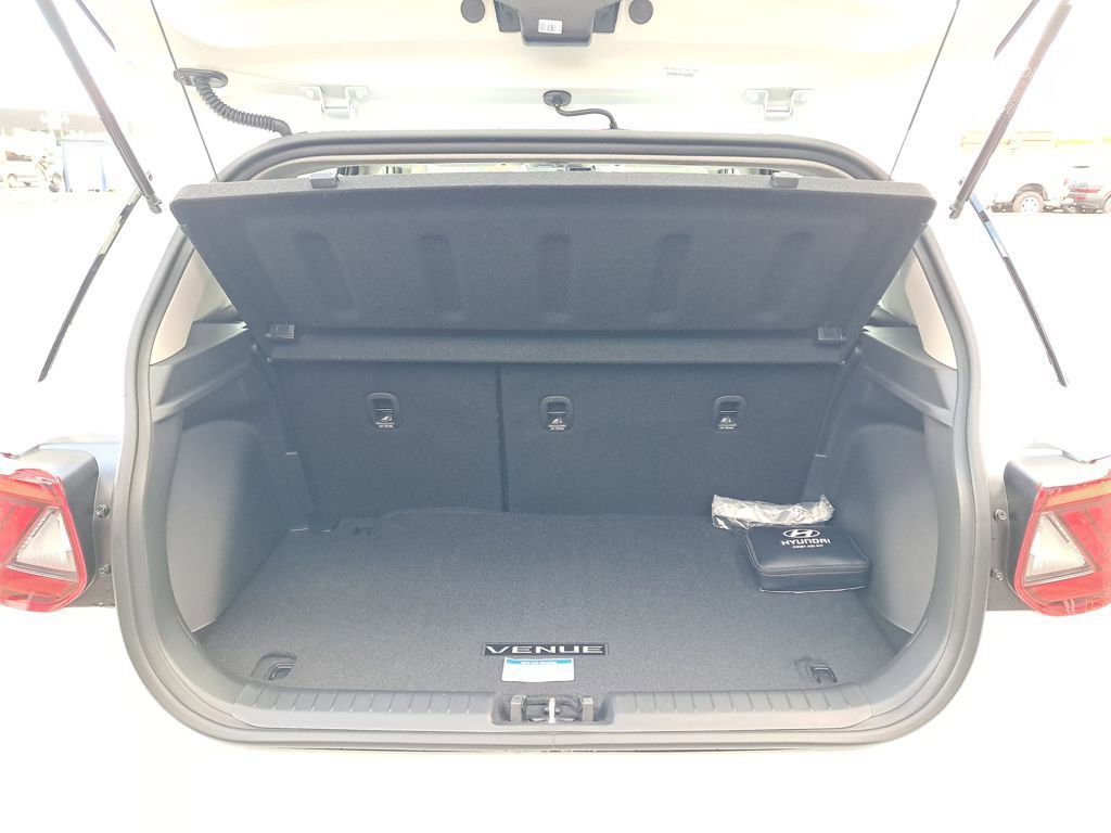 New 2026 Hyundai Venue SEL FWD image 28