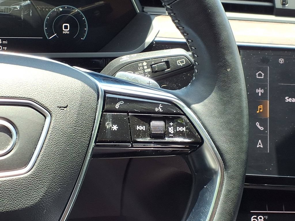 Used 2019 Audi e-tron Prestige w/ Prestige Package AWD/4WD image 13