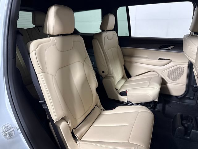 Used 2023 Jeep Grand Cherokee L Limited AWD/4WD image 15
