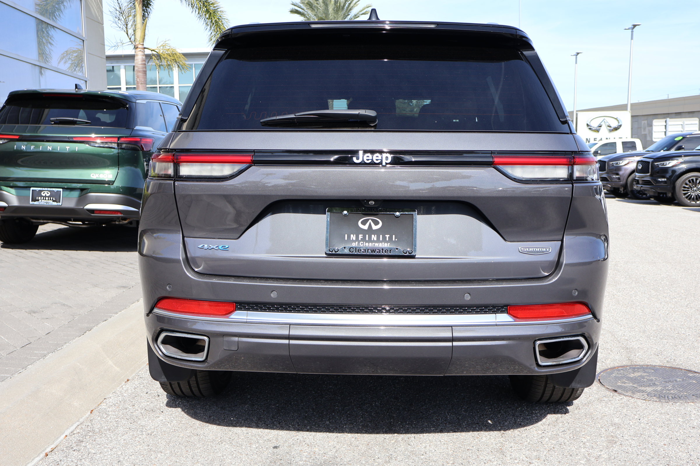 Used 2023 Jeep Grand Cherokee Summit image 6
