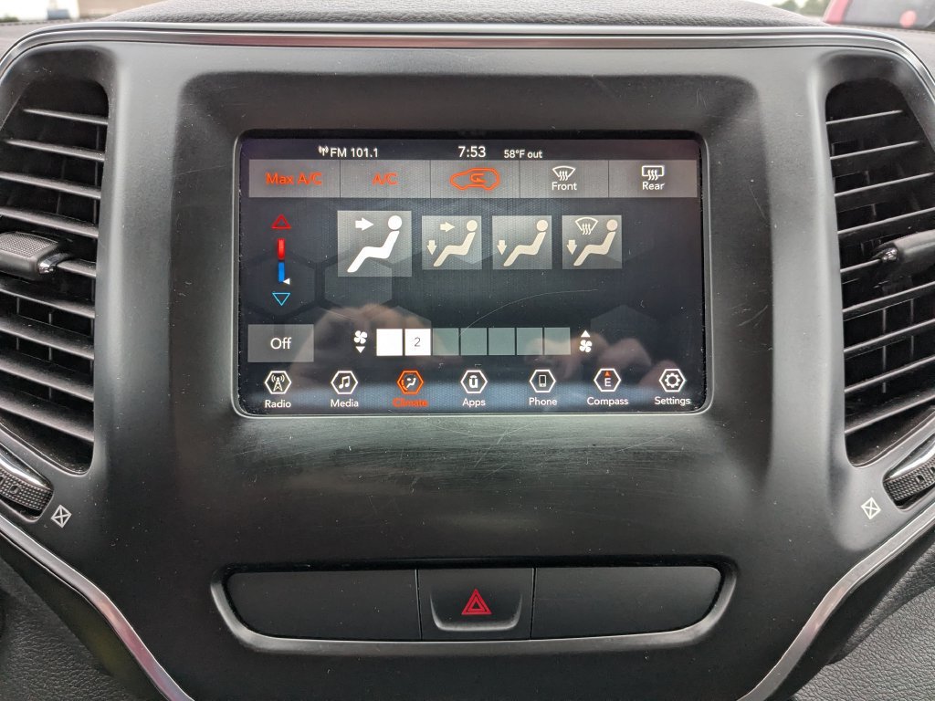 Used 2019 Jeep Cherokee Latitude w/ Popular Appearance Group AWD/4WD image 30