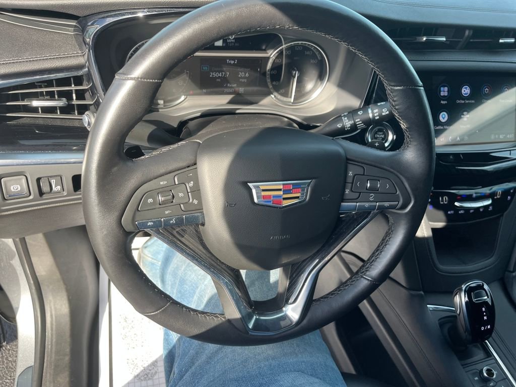 Used 2025 Cadillac XT6 Premium Luxury image 10