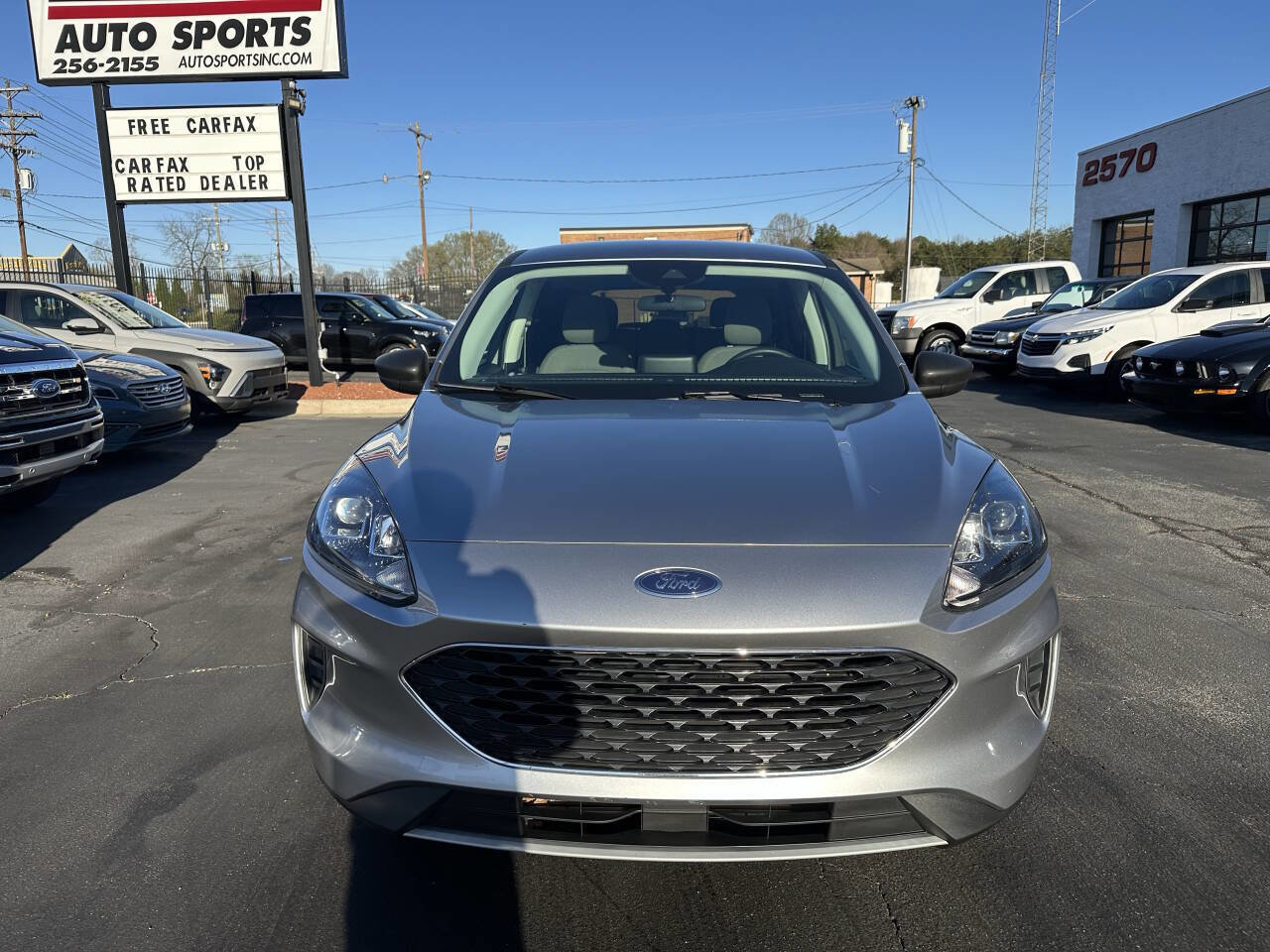 Used 2022 Ford Escape SE image 2