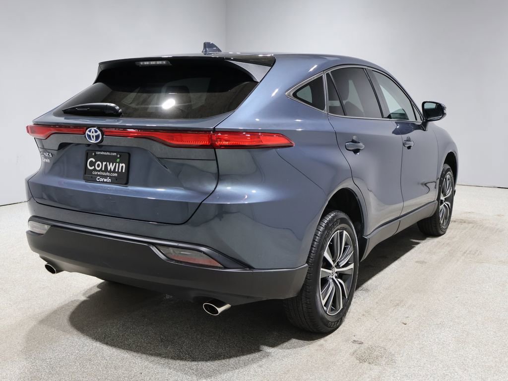 Used 2024 Toyota Venza LE image 2