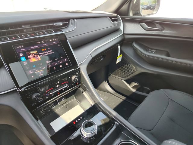 New 2025 Jeep Grand Cherokee L Laredo w/ Luxury Tech Group I image 25