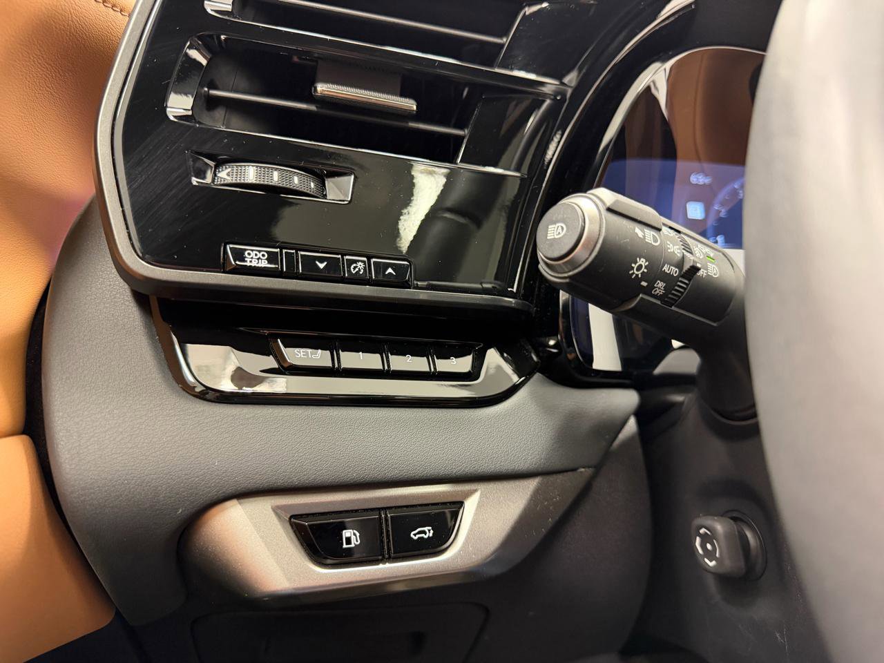 Used 2025 Lexus RX 350 Premium Plus w/ Convenience Package image 25