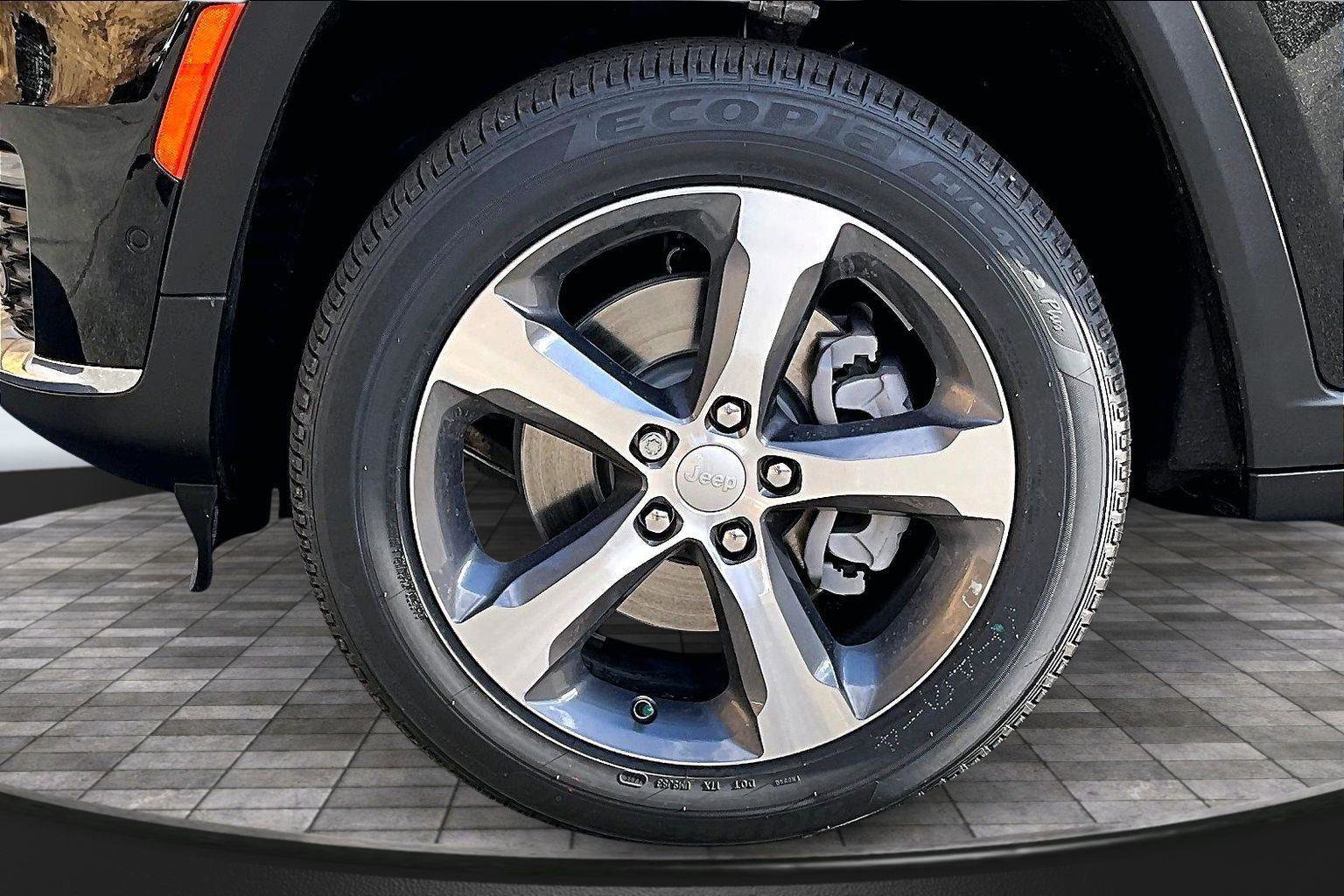 New 2025 Jeep Grand Cherokee L Limited w/ Luxury Tech Group II image 12