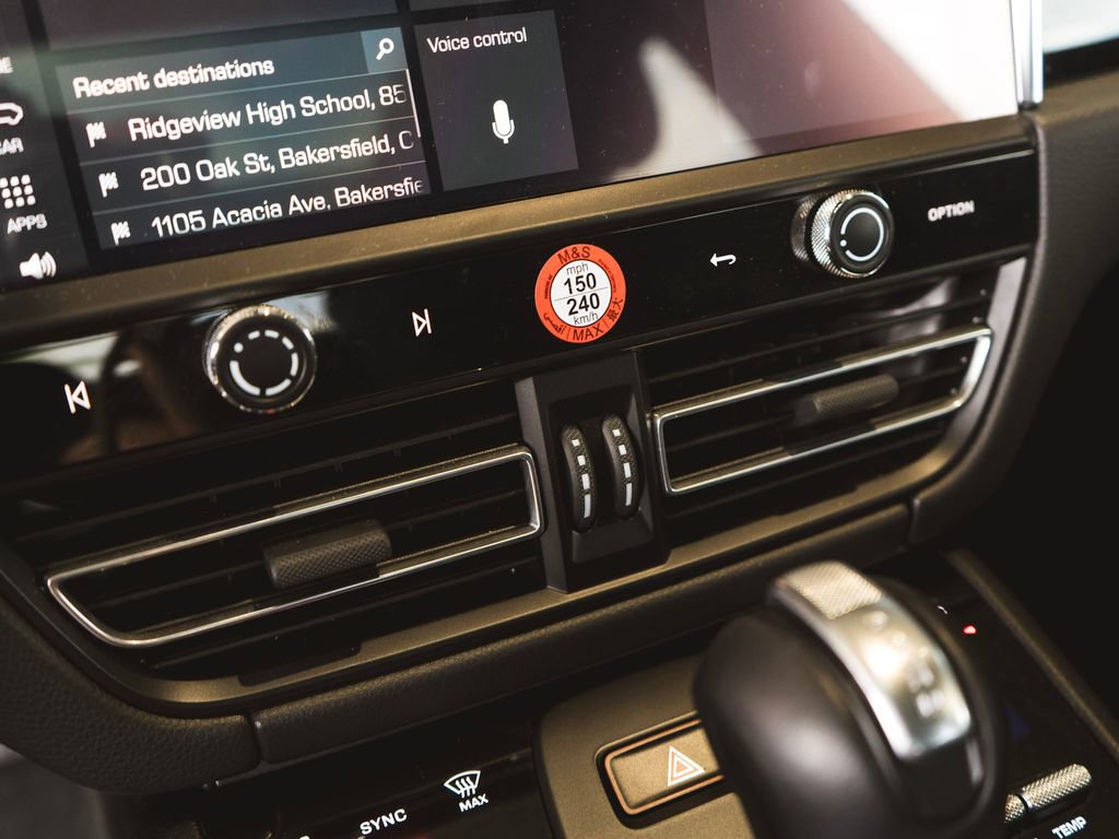 Used 2025 Porsche Macan image 27