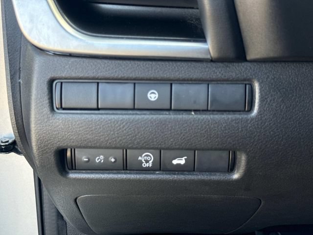 Used 2025 Nissan Rogue SV FWD image 25