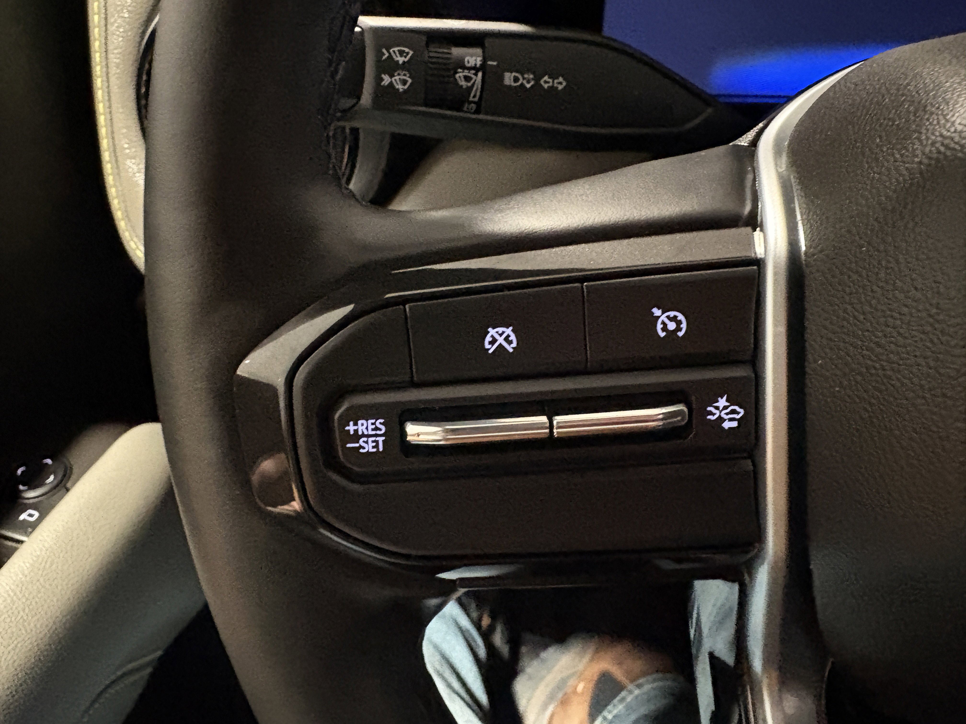 Used 2025 Chevrolet Colorado ZR2 w/ Midnight Edition image 12