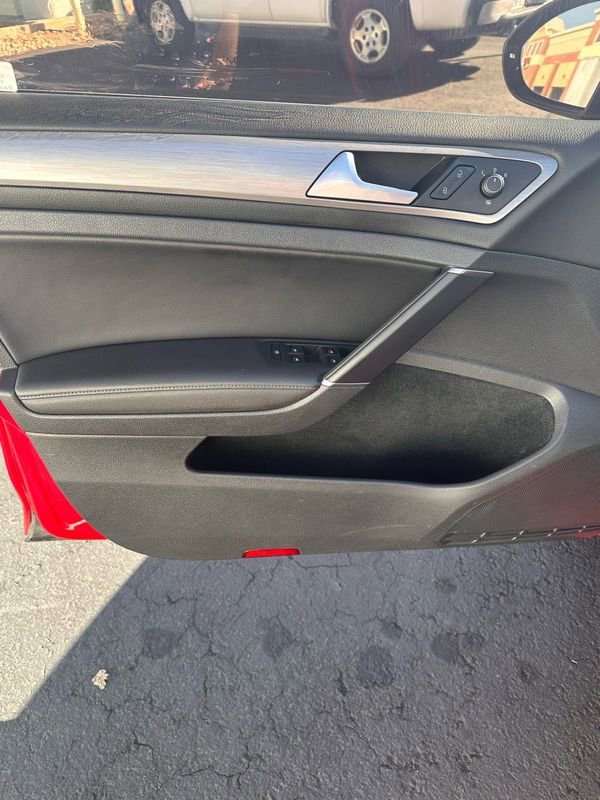 Used 2015 Volkswagen Golf TDI S image 13