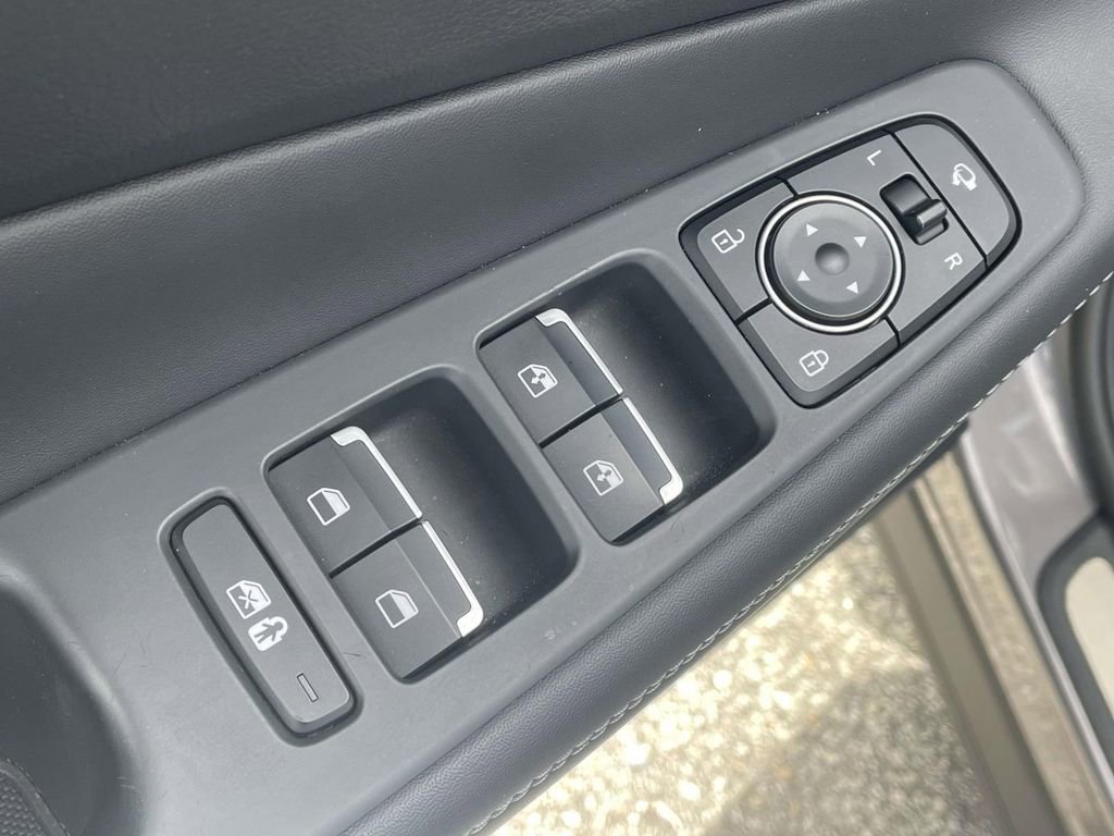 Used 2022 Hyundai Santa Fe Limited image 16